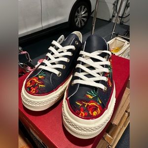 Converse floral low top size 6.5.